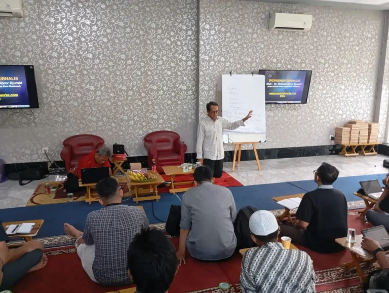 Dr. Dhimam Abror Djuraid, M.Si.