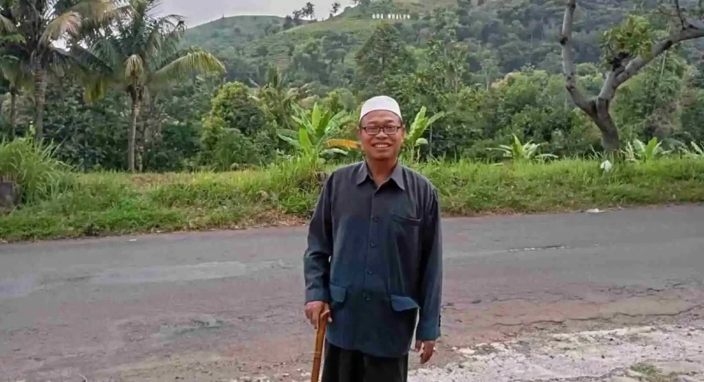Kyai Abdul Karim (Pengasuh MT. Baitul Faizin Sidoarjo)